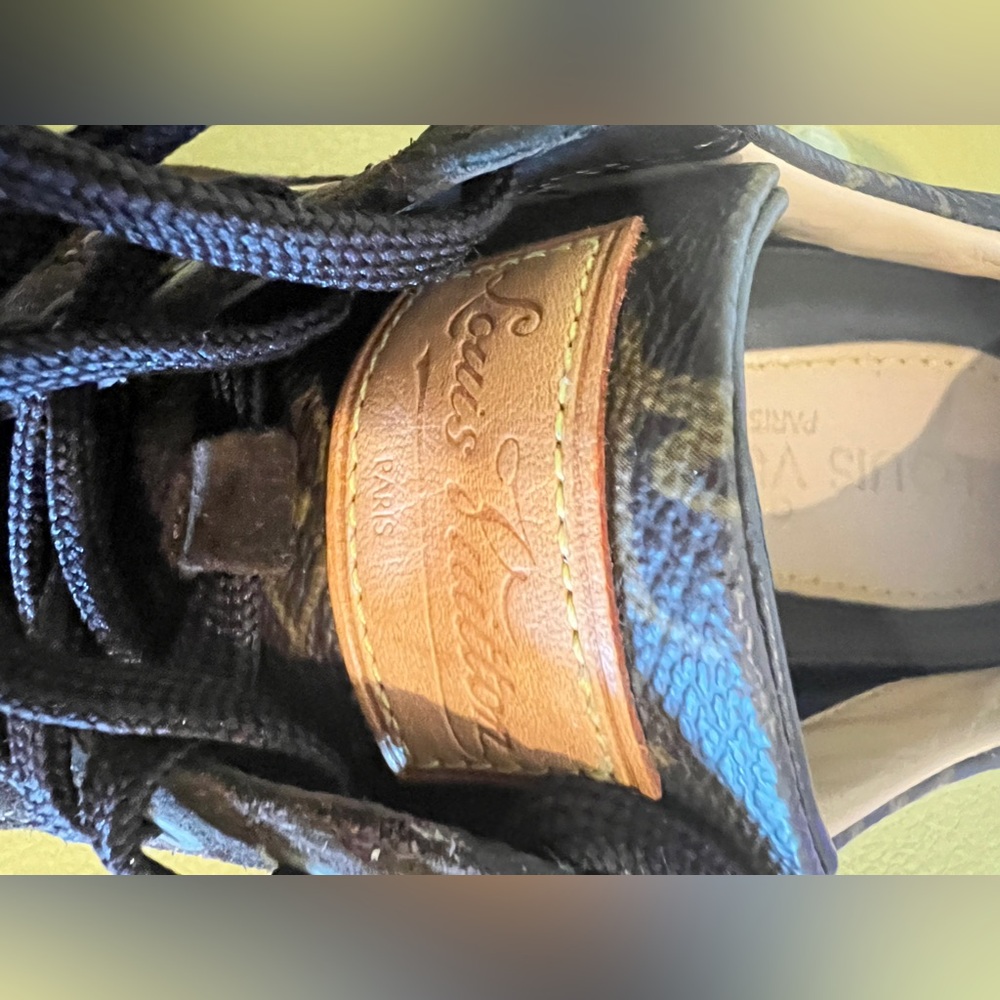 Louis Vuitton Sneaker - Picture 2 of 6
